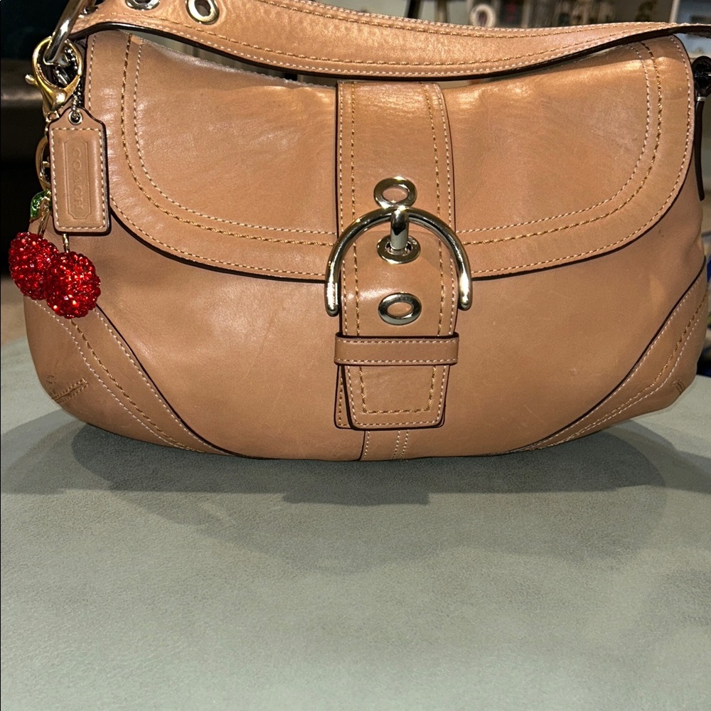 Coach Soho Vintage Y2K EUC Elegant Tan Leather Shoulder Bag.  Retails for $497